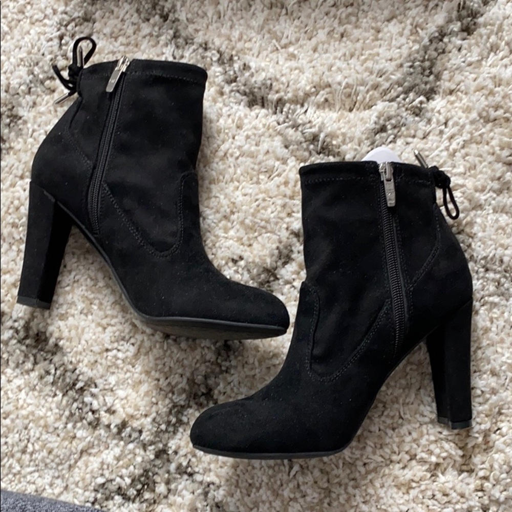 Marc Fisher suede ankle bootie, size 6